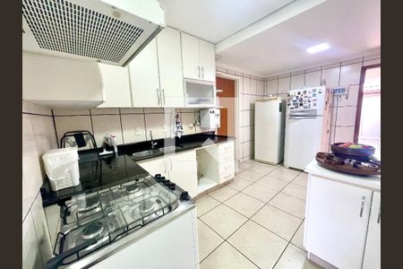 Casa à venda com 151m², 3 quartos e 2 vagas Casa à venda com 151m², 3 quartos e 2 vagasCozinha