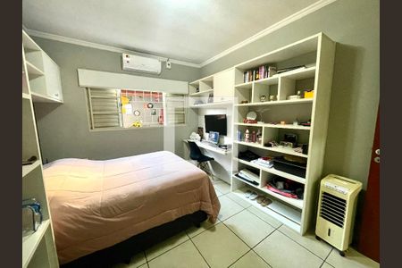 Casa à venda com 151m², 3 quartos e 2 vagas Casa à venda com 151m², 3 quartos e 2 vagasQuarto 2