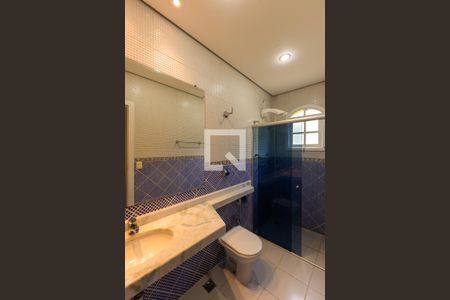 Casa à venda com 450m², 4 quartos e 4 vagas Casa à venda com 450m², 4 quartos e 4 vagasBanheiro da Suíte