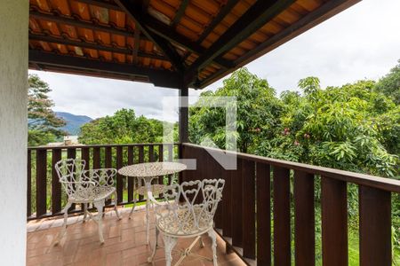 Casa à venda com 450m², 4 quartos e 4 vagas Casa à venda com 450m², 4 quartos e 4 vagasVaranda da Suíte 2