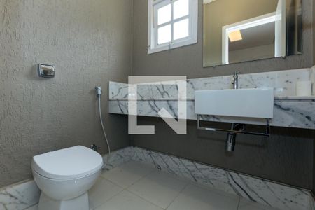 Casa à venda com 450m², 4 quartos e 4 vagas Casa à venda com 450m², 4 quartos e 4 vagasBanheiro 1