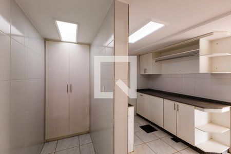 Casa à venda com 450m², 4 quartos e 4 vagas Casa à venda com 450m², 4 quartos e 4 vagasÁrea de Serviço