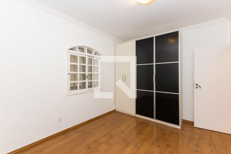 Casa à venda com 450m², 4 quartos e 4 vagas Casa à venda com 450m², 4 quartos e 4 vagasSuíte