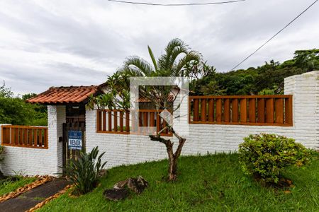 Casa à venda com 450m², 4 quartos e 4 vagas Casa à venda com 450m², 4 quartos e 4 vagasFachada