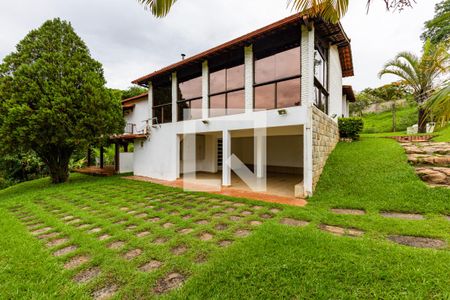 Casa à venda com 450m², 4 quartos e 4 vagas Casa à venda com 450m², 4 quartos e 4 vagasFachada
