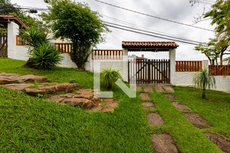 Casa à venda com 450m², 4 quartos e 4 vagas Casa à venda com 450m², 4 quartos e 4 vagasFachada
