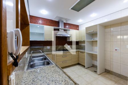 Casa à venda com 450m², 4 quartos e 4 vagas Casa à venda com 450m², 4 quartos e 4 vagasCozinha