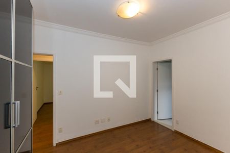 Casa à venda com 450m², 4 quartos e 4 vagas Casa à venda com 450m², 4 quartos e 4 vagasSuíte