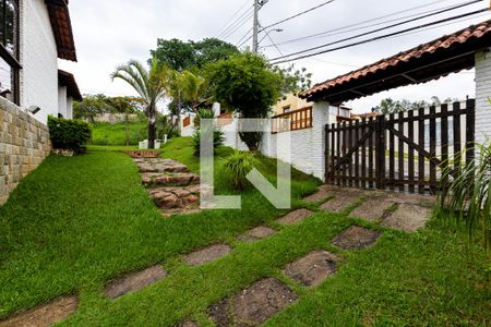 Casa à venda com 450m², 4 quartos e 4 vagas Casa à venda com 450m², 4 quartos e 4 vagasFachada