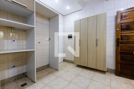 Casa à venda com 450m², 4 quartos e 4 vagas Casa à venda com 450m², 4 quartos e 4 vagasCozinha