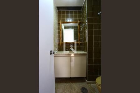 Lavabo de apartamento à venda com 3 quartos, 140m² em Vila Suzana, São Paulo