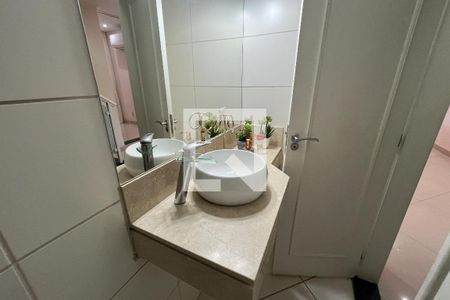 Lavabo de casa à venda com 4 quartos, 380m² em Jardim Guanabara, Rio de Janeiro