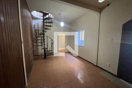 Sala de casa para alugar com 2 quartos, 59m² em Vila Flavia, Duque de Caxias