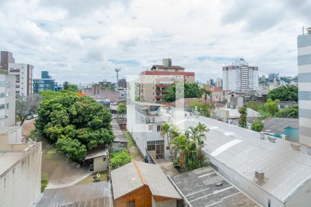 Vista da Sala de apartamento para alugar com 4 quartos, 94m² em Santa Cecília, Porto Alegre