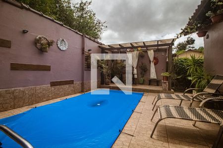 Casa à venda com 170m², 4 quartos e 3 vagas Casa à venda com 170m², 4 quartos e 3 vagasÁrea comum - Piscina