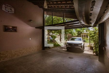 Casa à venda com 170m², 4 quartos e 3 vagas Casa à venda com 170m², 4 quartos e 3 vagasGaragem