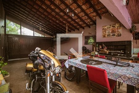 Casa à venda com 170m², 4 quartos e 3 vagas Casa à venda com 170m², 4 quartos e 3 vagasÁrea comum - Churrasqueira