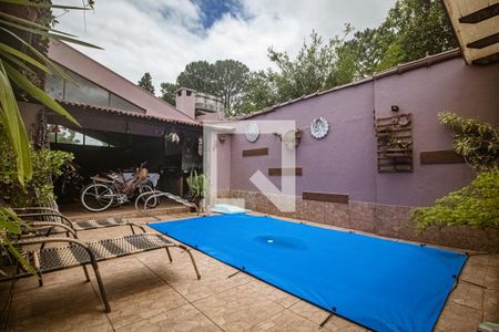 Casa à venda com 170m², 4 quartos e 3 vagas Casa à venda com 170m², 4 quartos e 3 vagasÁrea comum - Piscina