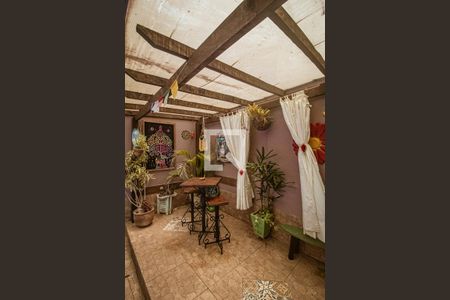 Casa à venda com 170m², 4 quartos e 3 vagas Casa à venda com 170m², 4 quartos e 3 vagasÁrea comum - Piscina