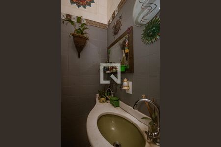 Casa à venda com 170m², 4 quartos e 3 vagas Casa à venda com 170m², 4 quartos e 3 vagasBanheiro 2