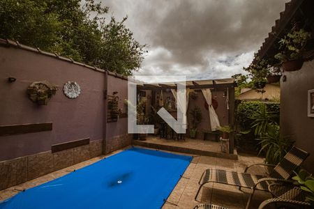 Casa à venda com 170m², 4 quartos e 3 vagas Casa à venda com 170m², 4 quartos e 3 vagasÁrea comum - Piscina