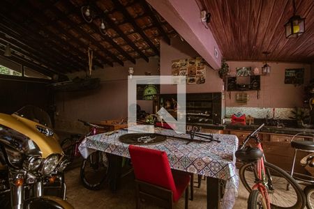 Casa à venda com 170m², 4 quartos e 3 vagas Casa à venda com 170m², 4 quartos e 3 vagasÁrea comum - Churrasqueira