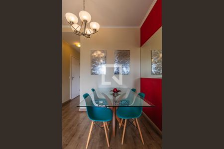 Sala de apartamento à venda com 2 quartos, 55m² em Jardim Tupanci, Barueri