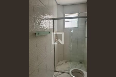 Banheiro de casa para alugar com 2 quartos, 60m² em Novo Progresso, Contagem