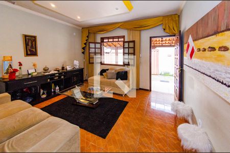 Sala de casa à venda com 3 quartos, 250m² em Nova Cintra, Belo Horizonte