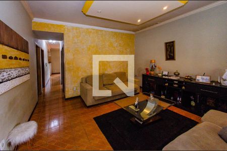 Sala de casa à venda com 3 quartos, 250m² em Nova Cintra, Belo Horizonte