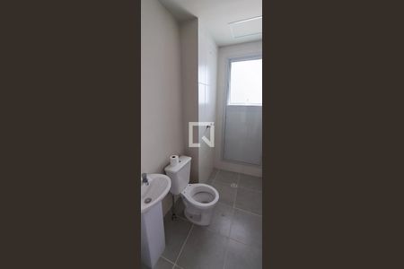 Banheiro de apartamento para alugar com 2 quartos, 82m² em Parque Esplanada, Embu das Artes