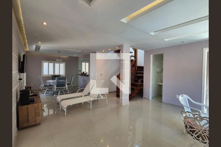 Casa à venda com 240m², 3 quartos e 2 vagasSala