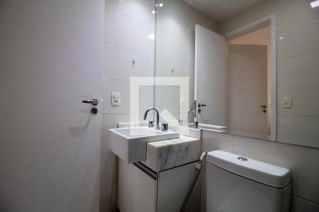 Banheiro da Suíte de apartamento para alugar com 1 quarto, 48m² em Campo Belo, São Paulo