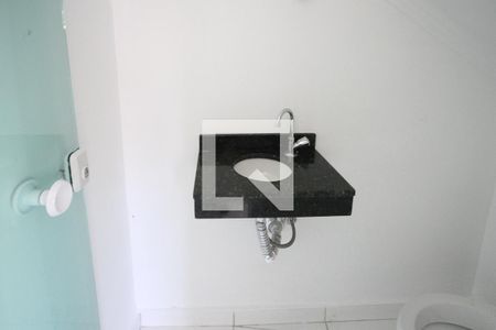 Lavabo de casa para alugar com 1 quarto, 43m² em Jardim Iva, São Paulo