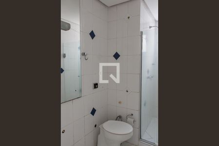 Banheiro de apartamento para alugar com 1 quarto, 55m² em Independência, Porto Alegre