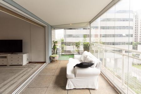 Varanda de apartamento para alugar com 3 quartos, 132m² em Itaim Bibi, São Paulo