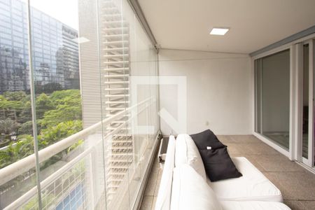 Varanda de apartamento para alugar com 3 quartos, 132m² em Itaim Bibi, São Paulo