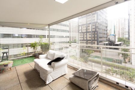 Varanda de apartamento para alugar com 3 quartos, 132m² em Itaim Bibi, São Paulo