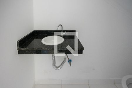 Lavabo de casa para alugar com 2 quartos, 53m² em Jardim Iva, São Paulo