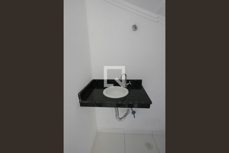 Lavabo de casa para alugar com 2 quartos, 53m² em Jardim Iva, São Paulo