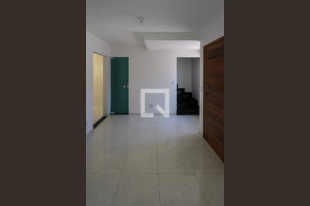 Sala de casa para alugar com 2 quartos, 53m² em Jardim Iva, São Paulo