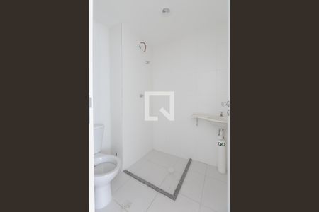 Banheiro  de apartamento para alugar com 1 quarto, 27m² em Conjunto Residencial José Bonifácio, São Paulo