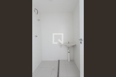 Banheiro  de apartamento para alugar com 1 quarto, 27m² em Conjunto Residencial José Bonifácio, São Paulo