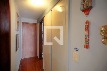 Corredor de apartamento à venda com 3 quartos, 115m² em Buritis, Belo Horizonte