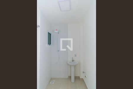 Banheiro de kitnet/studio para alugar com 1 quarto, 24m² em Liberdade, São Paulo