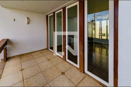 Varanda Sala de casa para alugar com 3 quartos, 360m² em João Pinheiro, Belo Horizonte