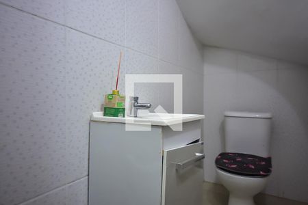 Lavabo de casa para alugar com 2 quartos, 69m² em Parque Pinheiros, Taboão da Serra