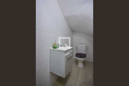 Lavabo de casa para alugar com 2 quartos, 69m² em Parque Pinheiros, Taboão da Serra