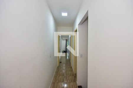 Corredor de casa para alugar com 2 quartos, 69m² em Parque Pinheiros, Taboão da Serra