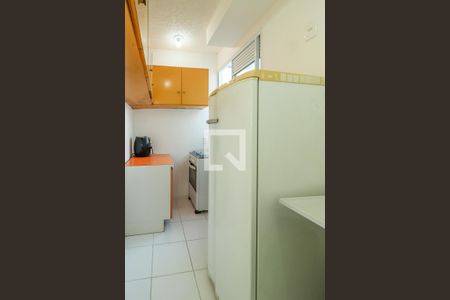 Cozinha e Área de Serviço de apartamento para alugar com 2 quartos, 50m² em Rubem Berta, Porto Alegre